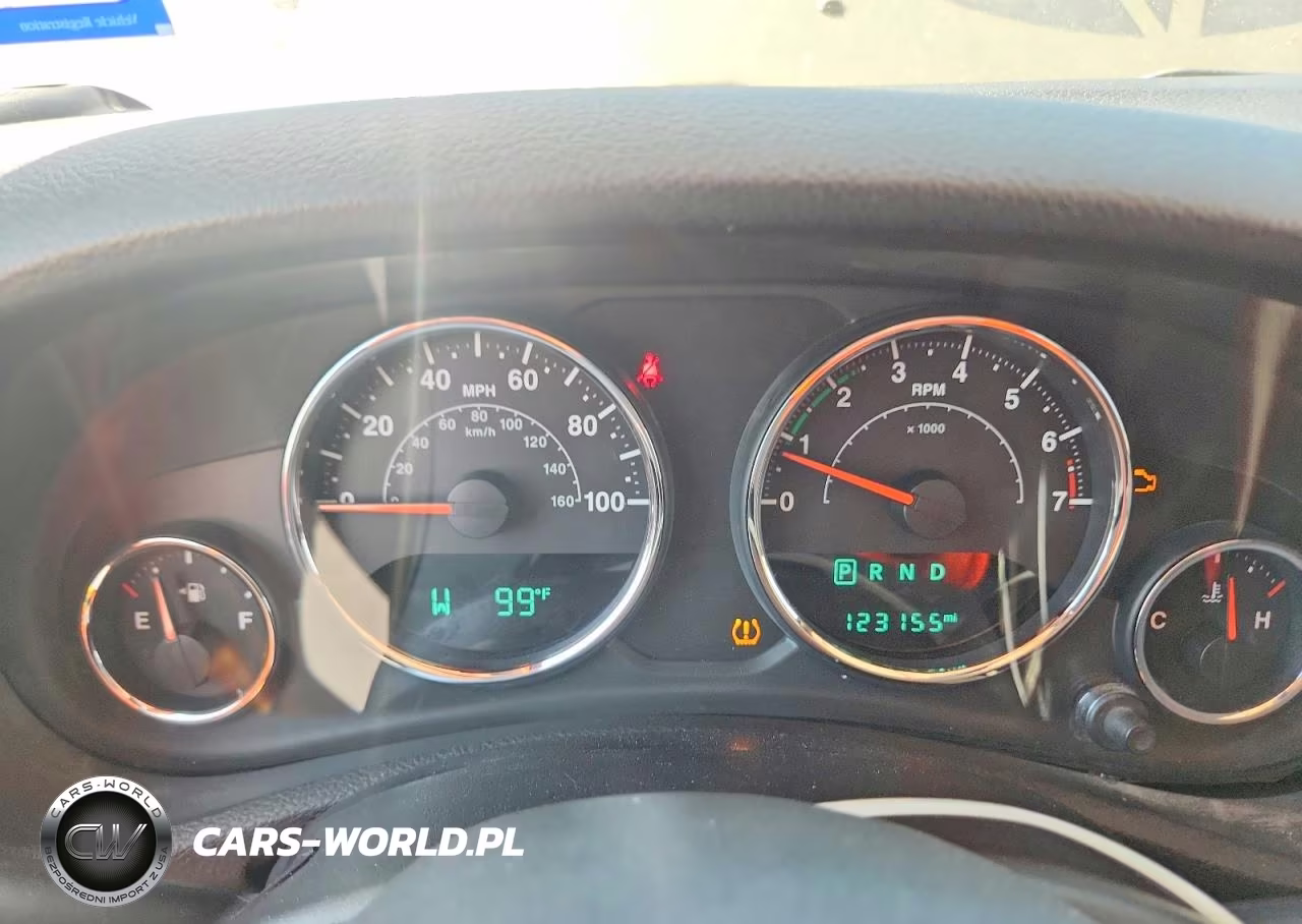 2015 Jeep Wrangler Unlimited Sport VIN:1C4BJWDG0FL696804 - 9