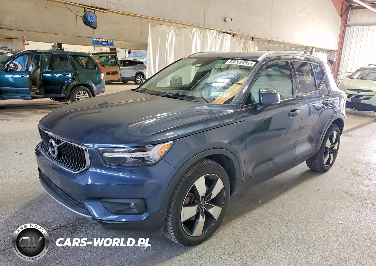 2021 Volvo Xc40 T5 Momentum