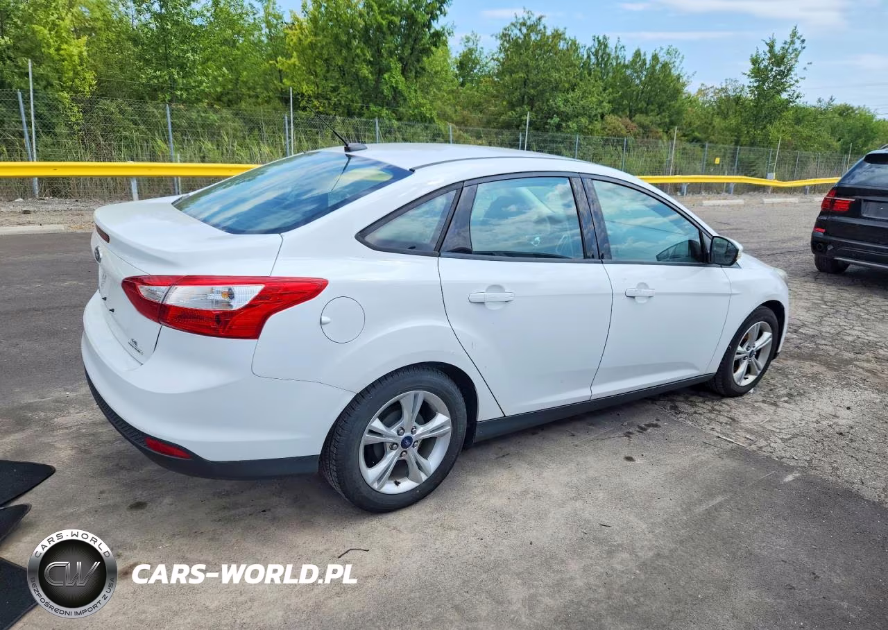 2014 Ford Focus Se VIN:1FADP3F27EL126987 - 3