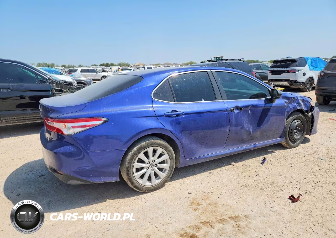 2018 Toyota Camry Le VIN:4T1B11HK6JU598991 - 3