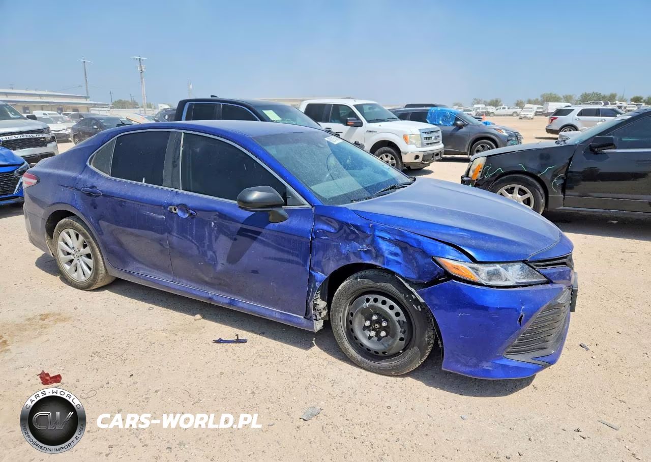 2018 Toyota Camry Le VIN:4T1B11HK6JU598991 - 4