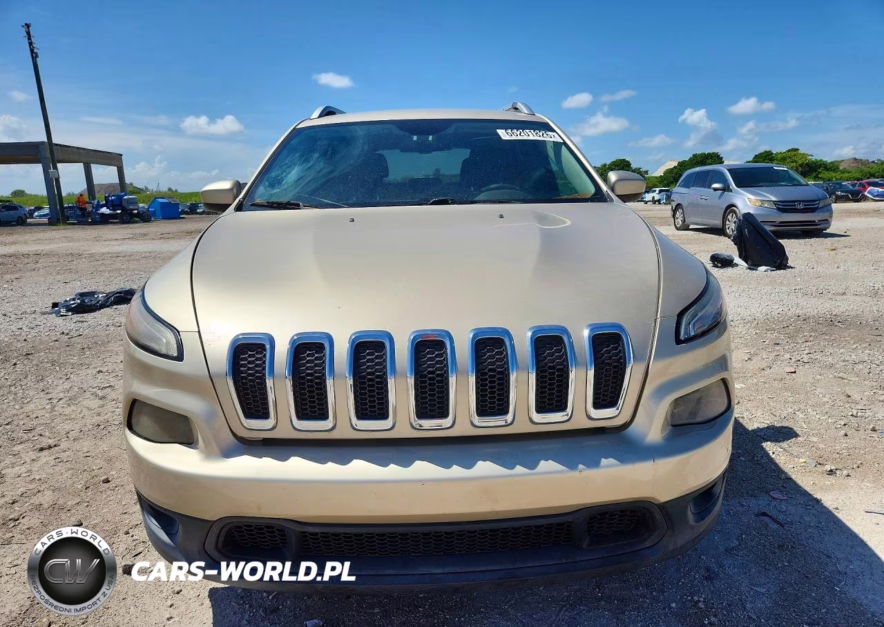2014 Jeep Cherokee Latitude VIN:1C4PJLCB8EW252934 - 5