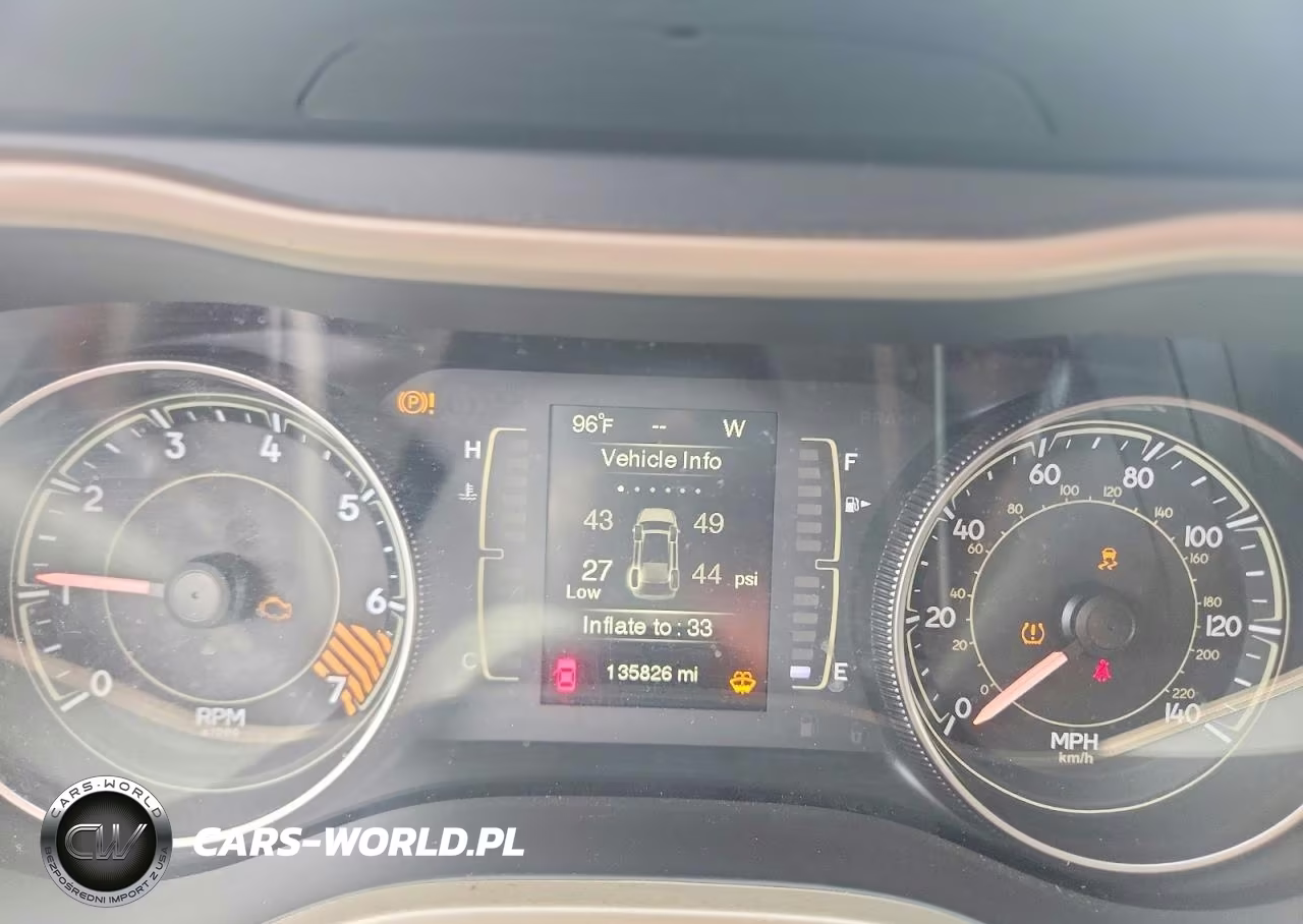 2014 Jeep Cherokee Latitude VIN:1C4PJLCB8EW252934 - 9
