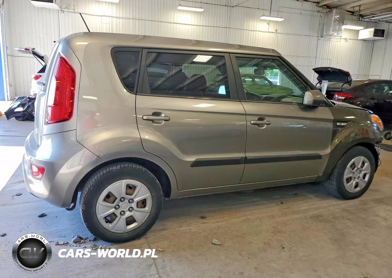 2013 Kia Soul Base VIN:KNDJT2A56D7577596 - 3