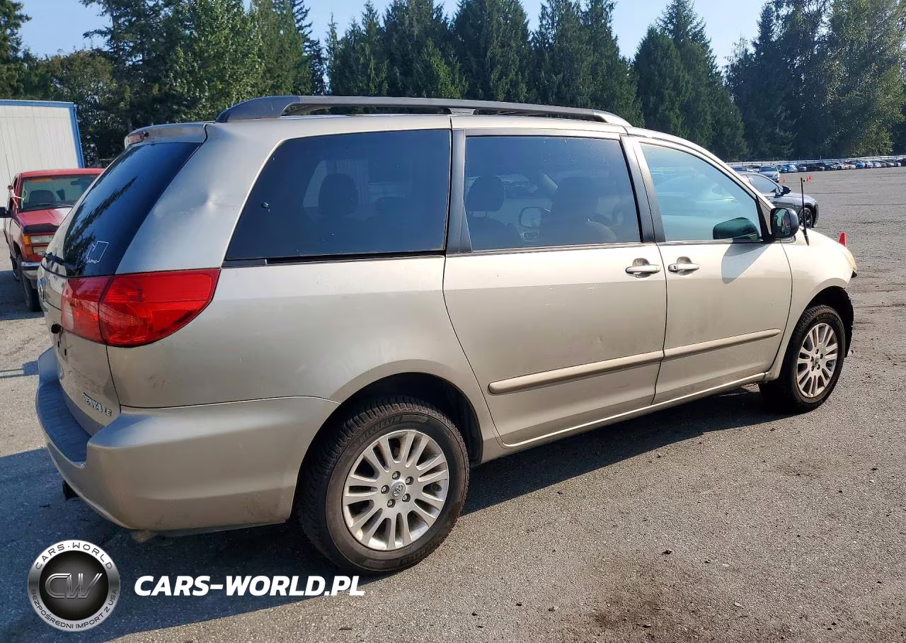2010 Toyota Sienna Le 8-Passenger VIN:5TDKK4CC3AS323277 - 3