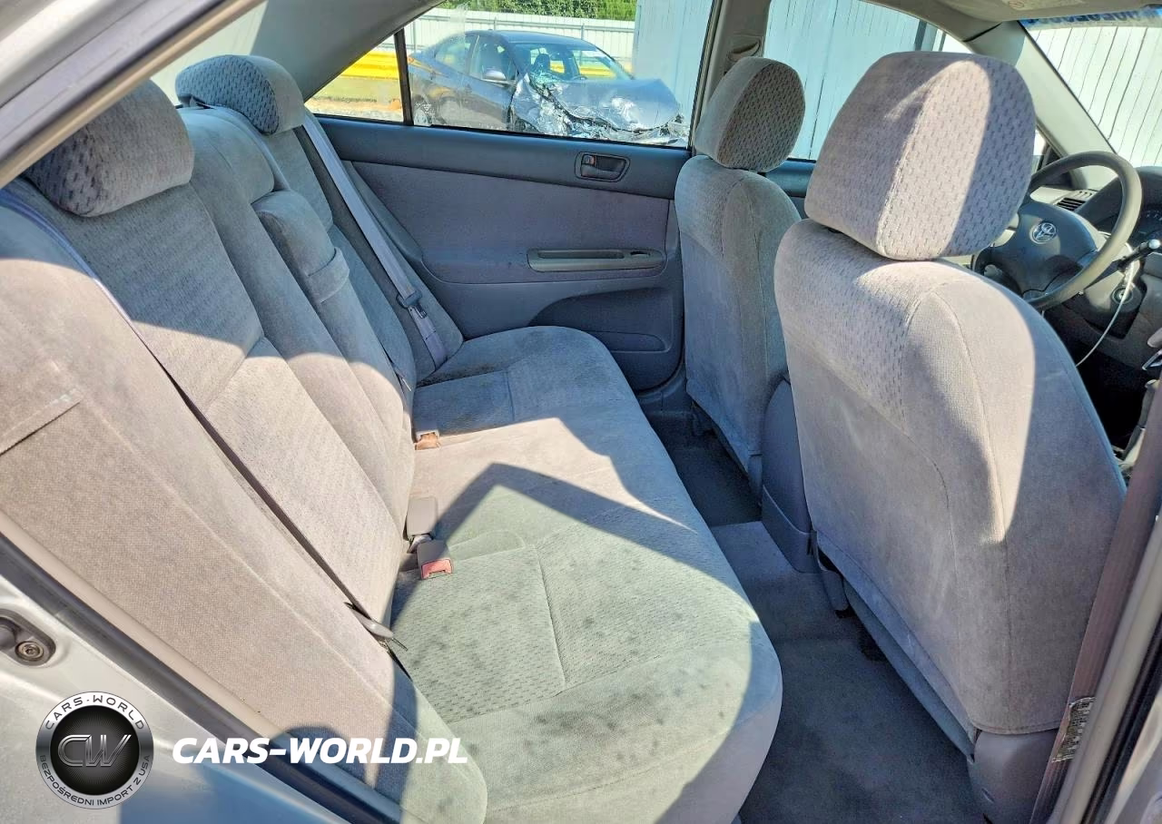 2002 Toyota Camry Le VIN:4T1BE32K52U050765 - 10