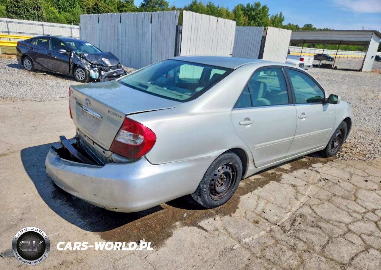 2002 Toyota Camry Le VIN:4T1BE32K52U050765 - 3