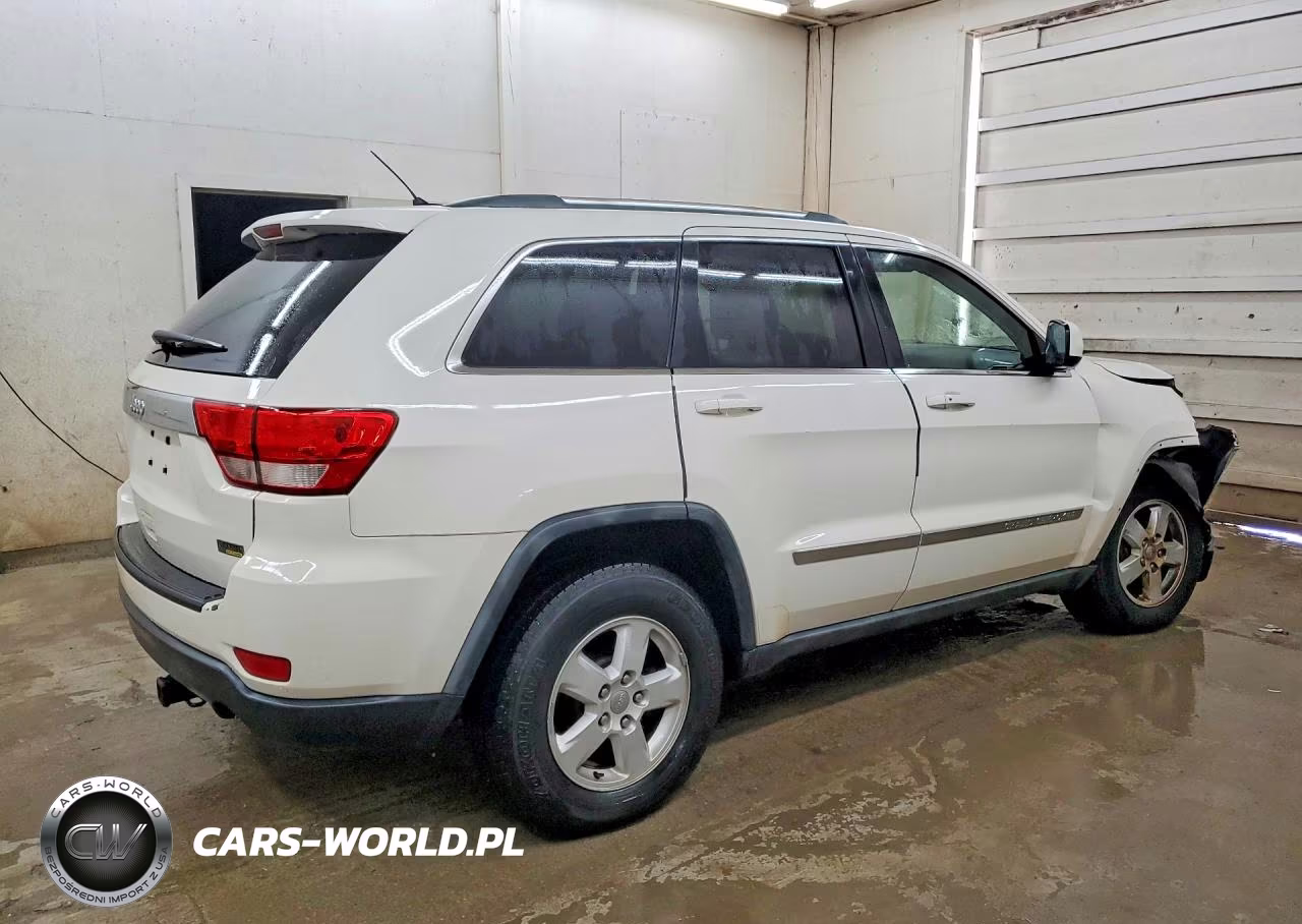 2011 Jeep Grand Cherokee Laredo VIN:1J4RR4GG5BC616585 - 3