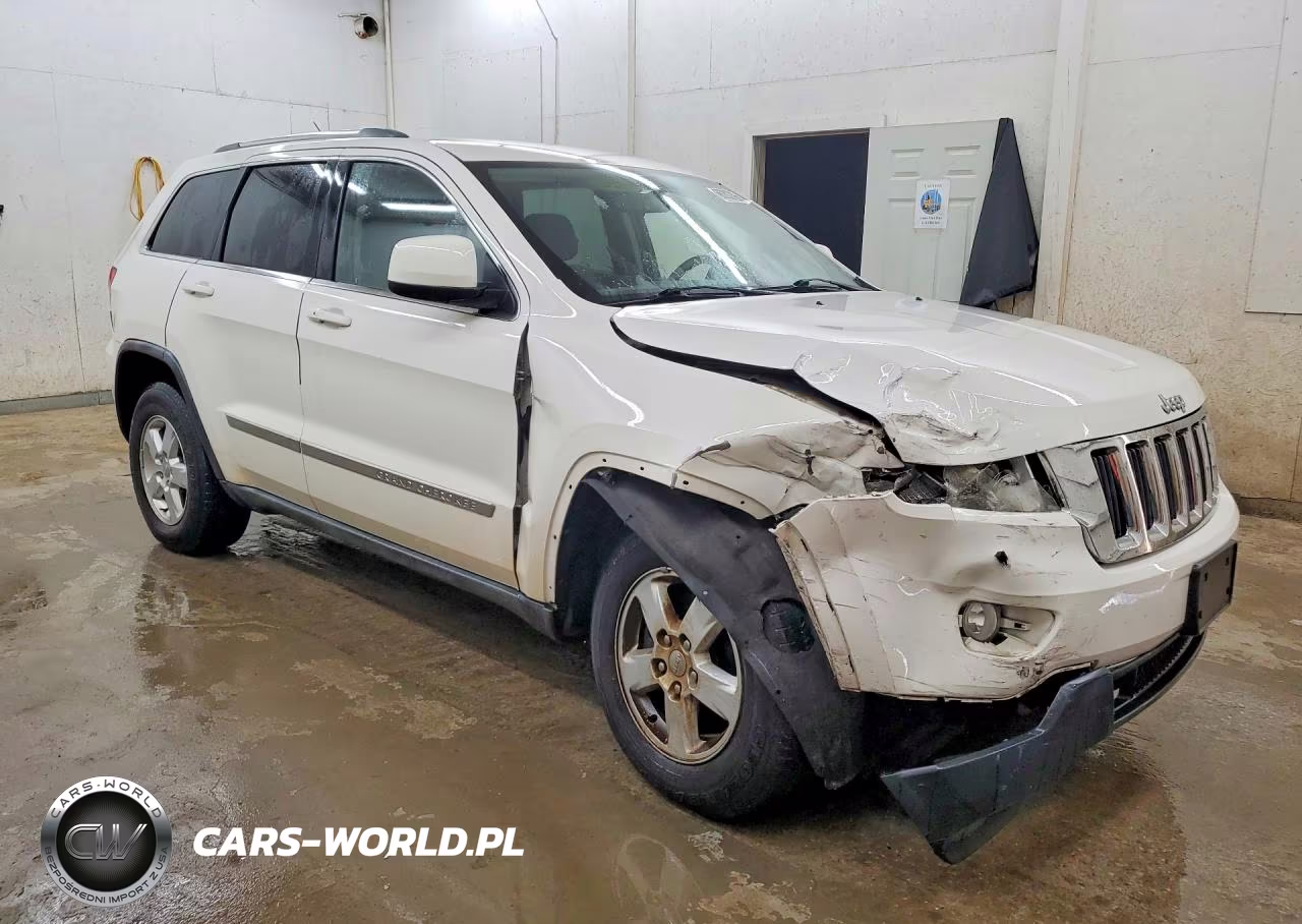 2011 Jeep Grand Cherokee Laredo VIN:1J4RR4GG5BC616585 - 4