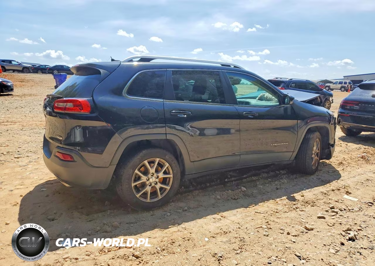 2015 Jeep Cherokee Latitude VIN:1C4PJLCS7FW542261 - 3