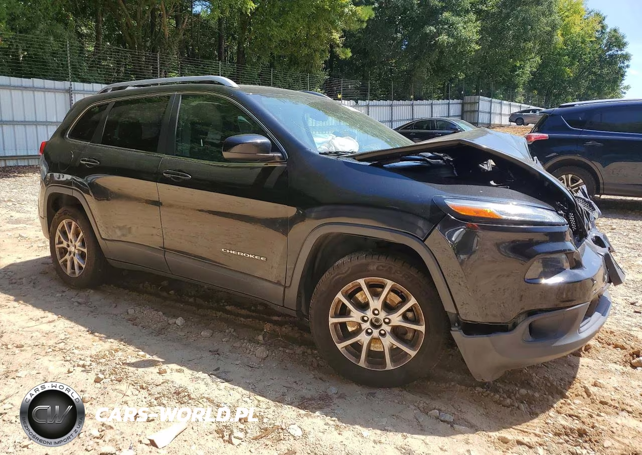 2015 Jeep Cherokee Latitude VIN:1C4PJLCS7FW542261 - 4