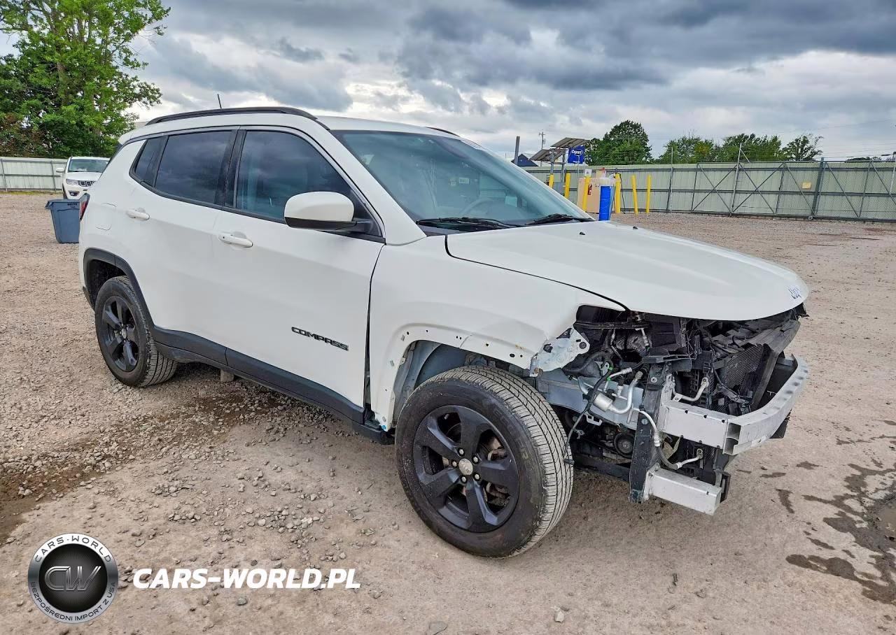 2018 Jeep Compass Latitude VIN:3C4NJDBB8JT401213 - 4