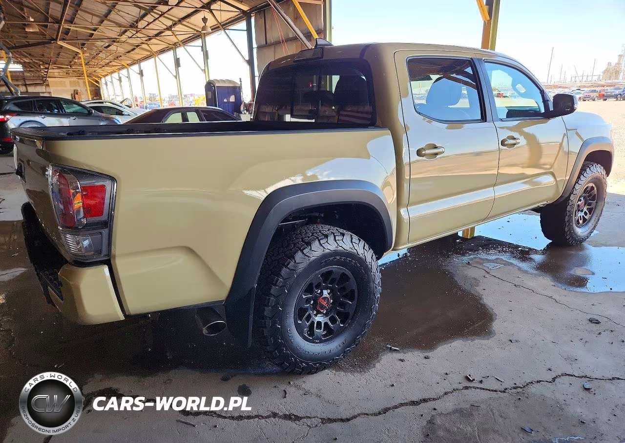 2018 Toyota Tacoma Double Cab VIN:5TFCZ5AN7JX163702 - 3