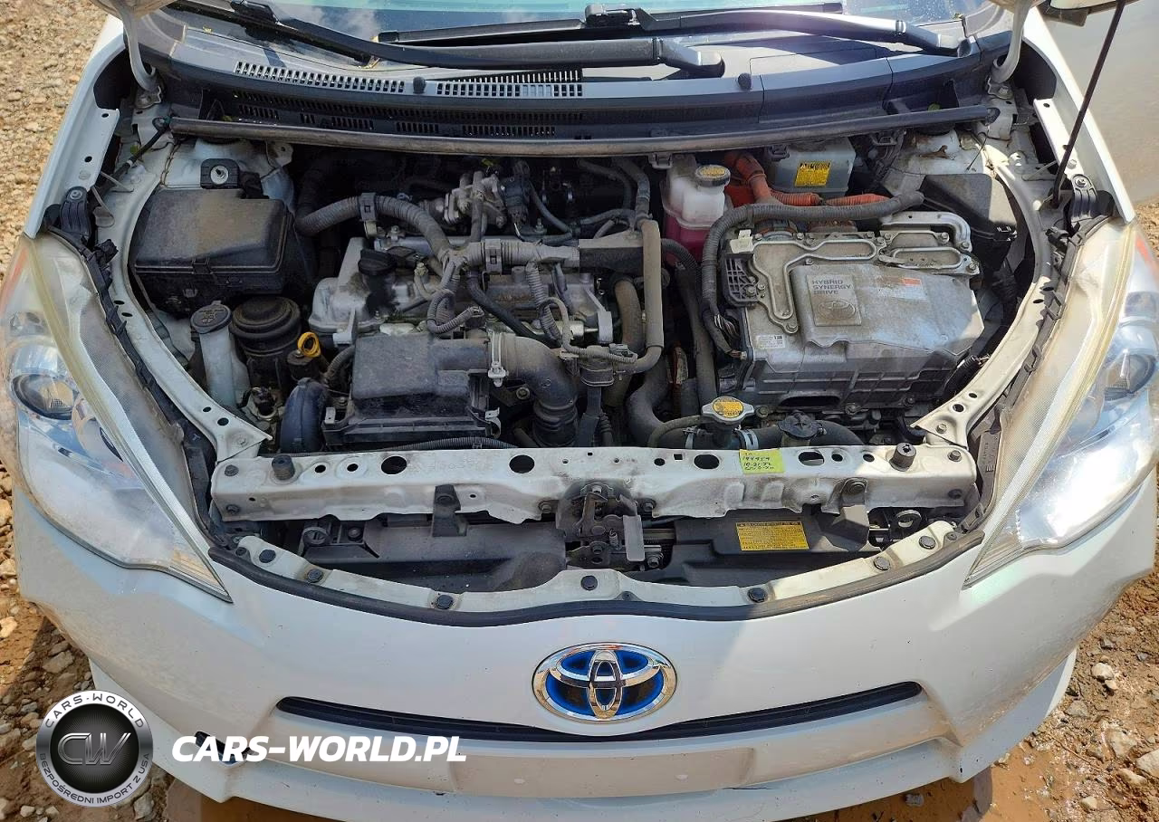 2014 Toyota Prius C Three VIN:JTDKDTB3XE1063436 - 12