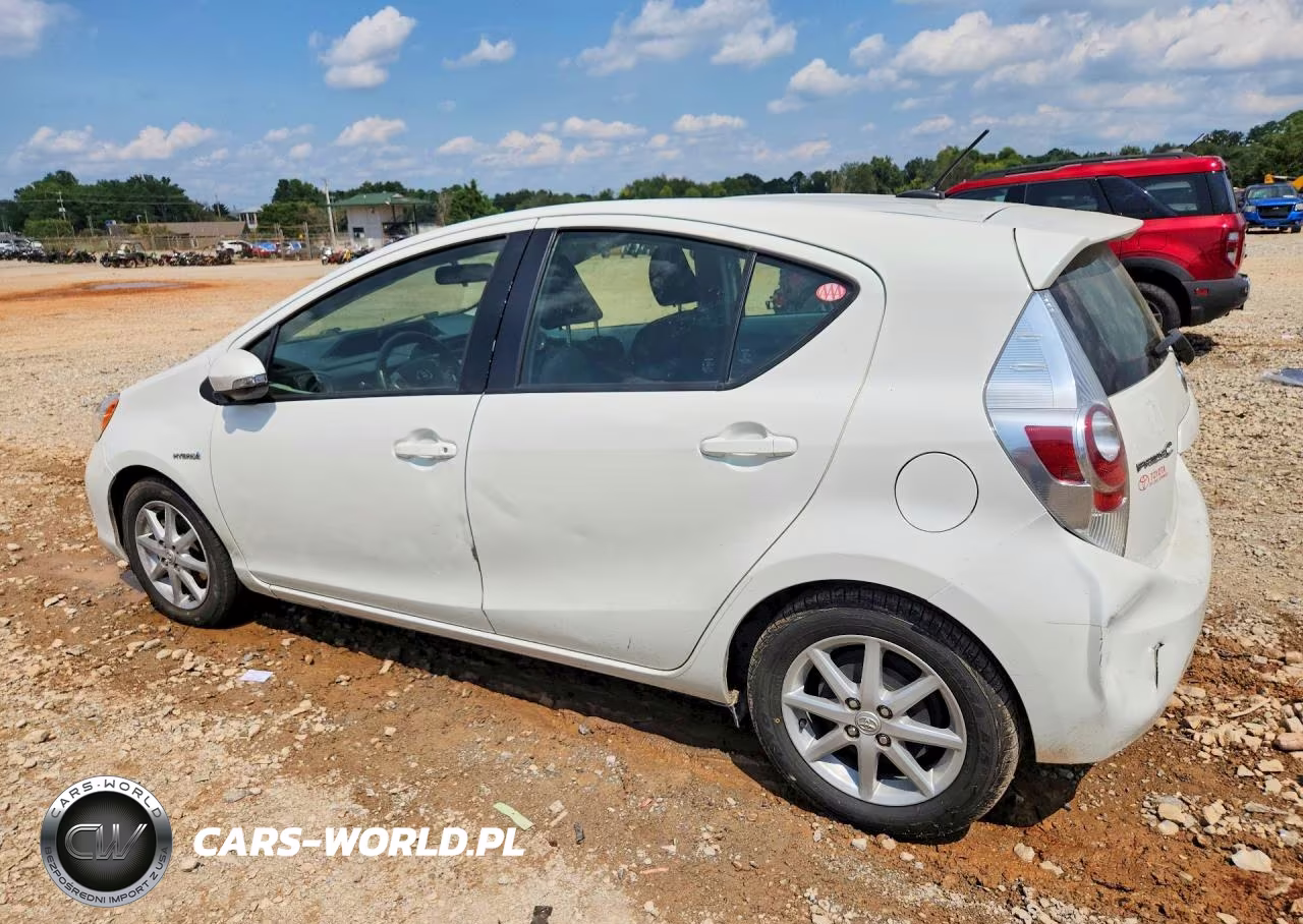 2014 Toyota Prius C Three VIN:JTDKDTB3XE1063436 - 2