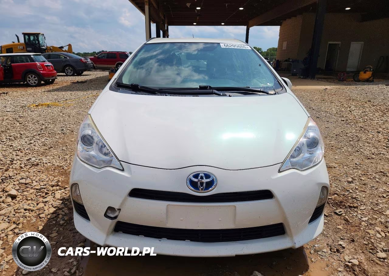 2014 Toyota Prius C Three VIN:JTDKDTB3XE1063436 - 5