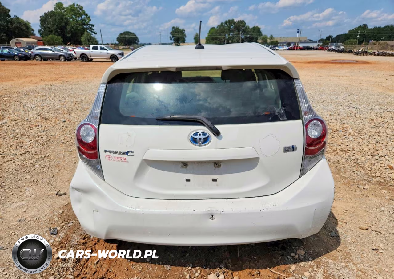2014 Toyota Prius C Three VIN:JTDKDTB3XE1063436 - 6