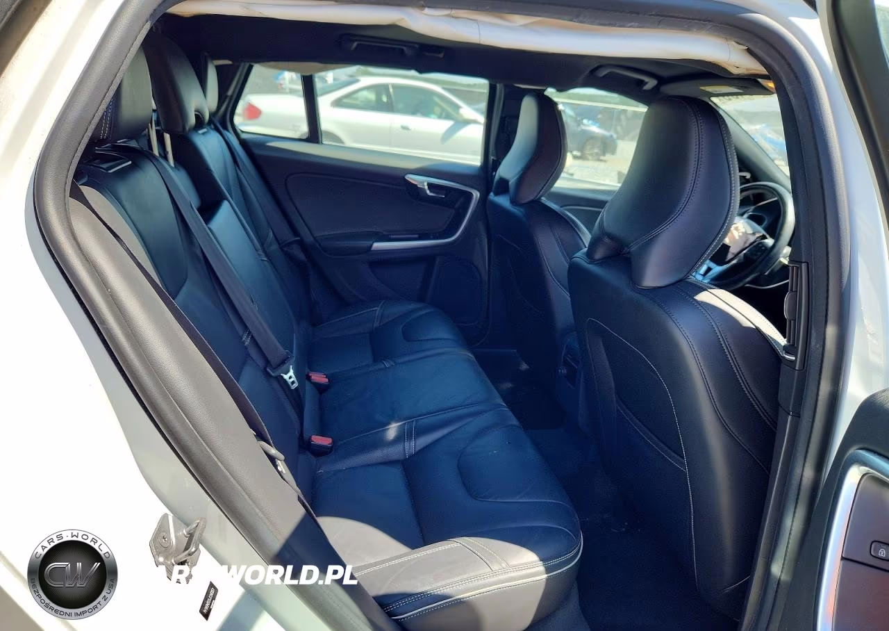 2018 Volvo V60 T6 R-Design VIN:YV149MSS9J2395051 - 10