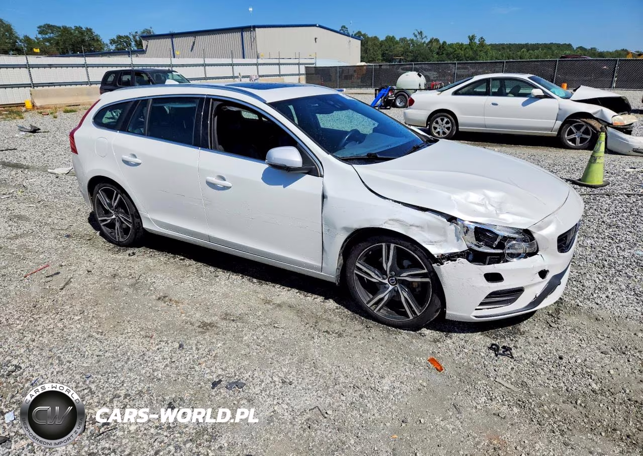 2018 Volvo V60 T6 R-Design VIN:YV149MSS9J2395051 - 4