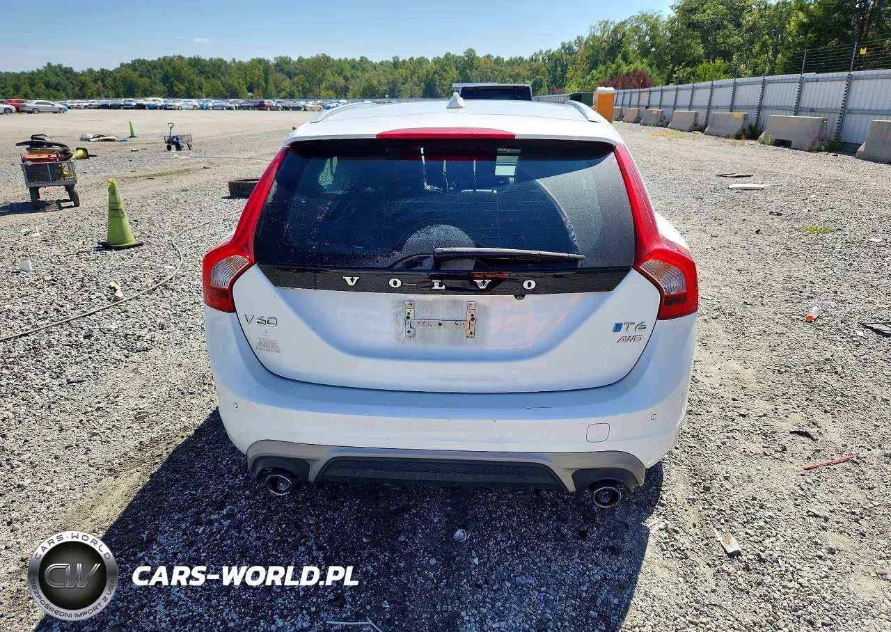 2018 Volvo V60 T6 R-Design VIN:YV149MSS9J2395051 - 6