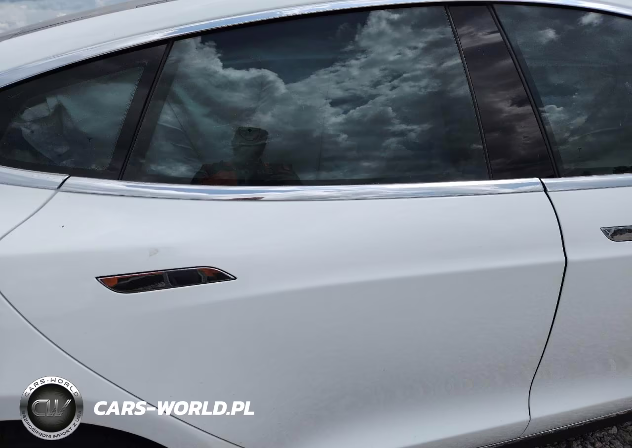 2015 Tesla Model S VIN:5YJSA1E2XFF109467 - 10