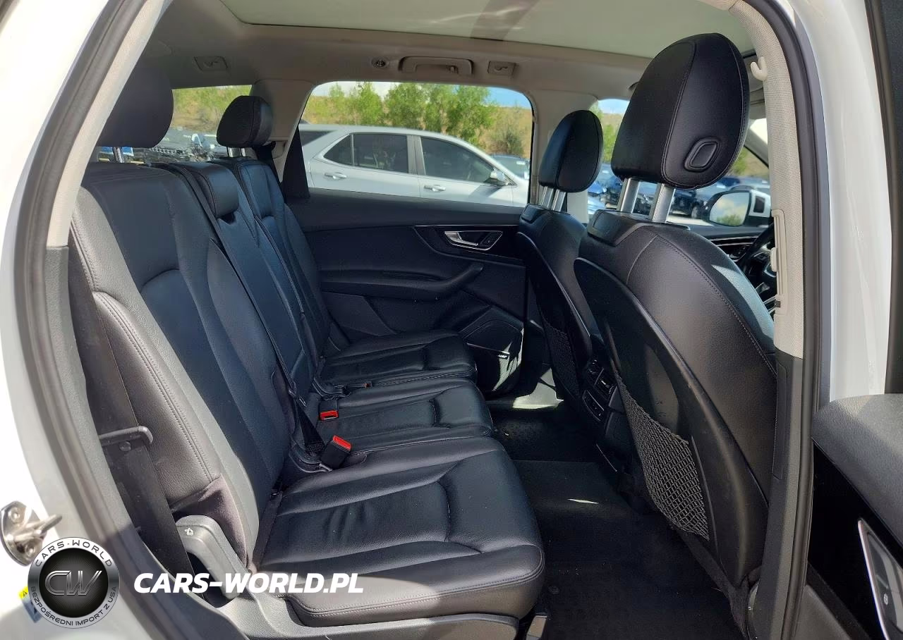 2017 Audi Q7 Premium Plus VIN:WA1LAAF74HD000165 - 11