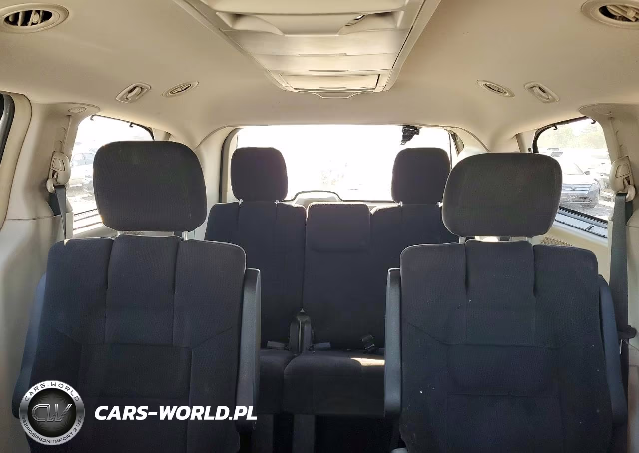 2011 Chrysler Town & Country Touring VIN:2A4RR5DG3BR712345 - 10