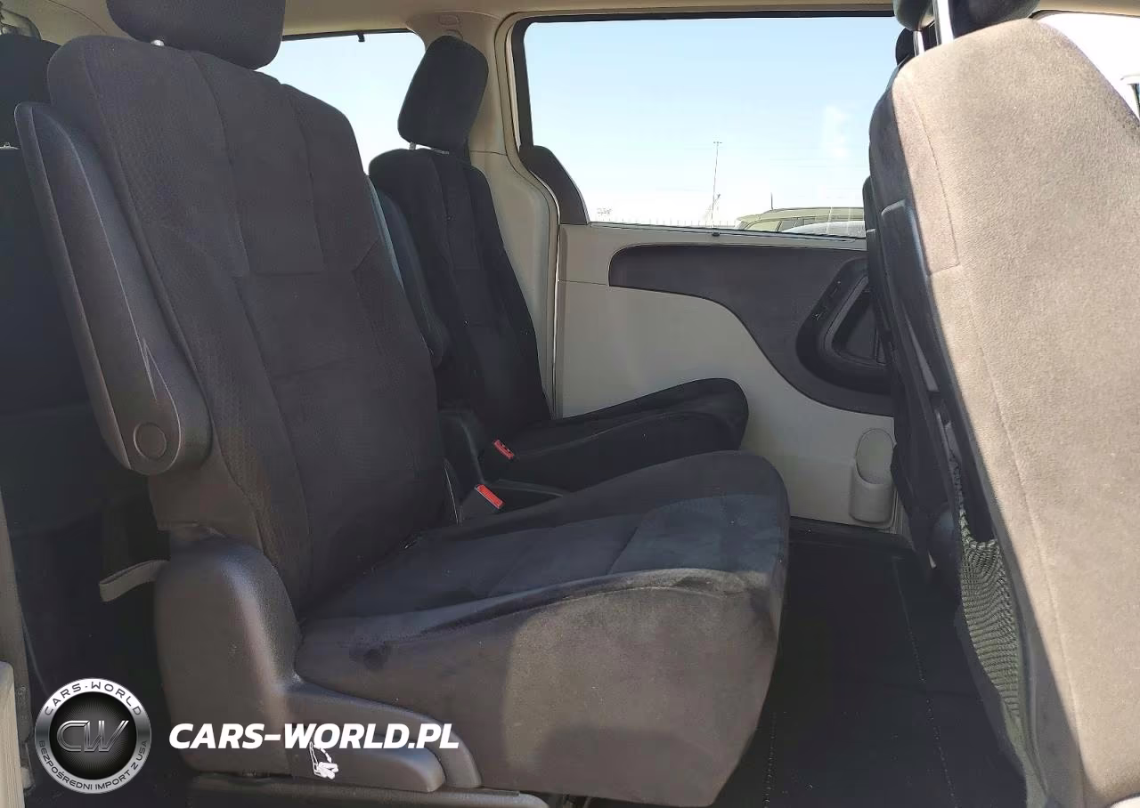 2011 Chrysler Town & Country Touring VIN:2A4RR5DG3BR712345 - 11