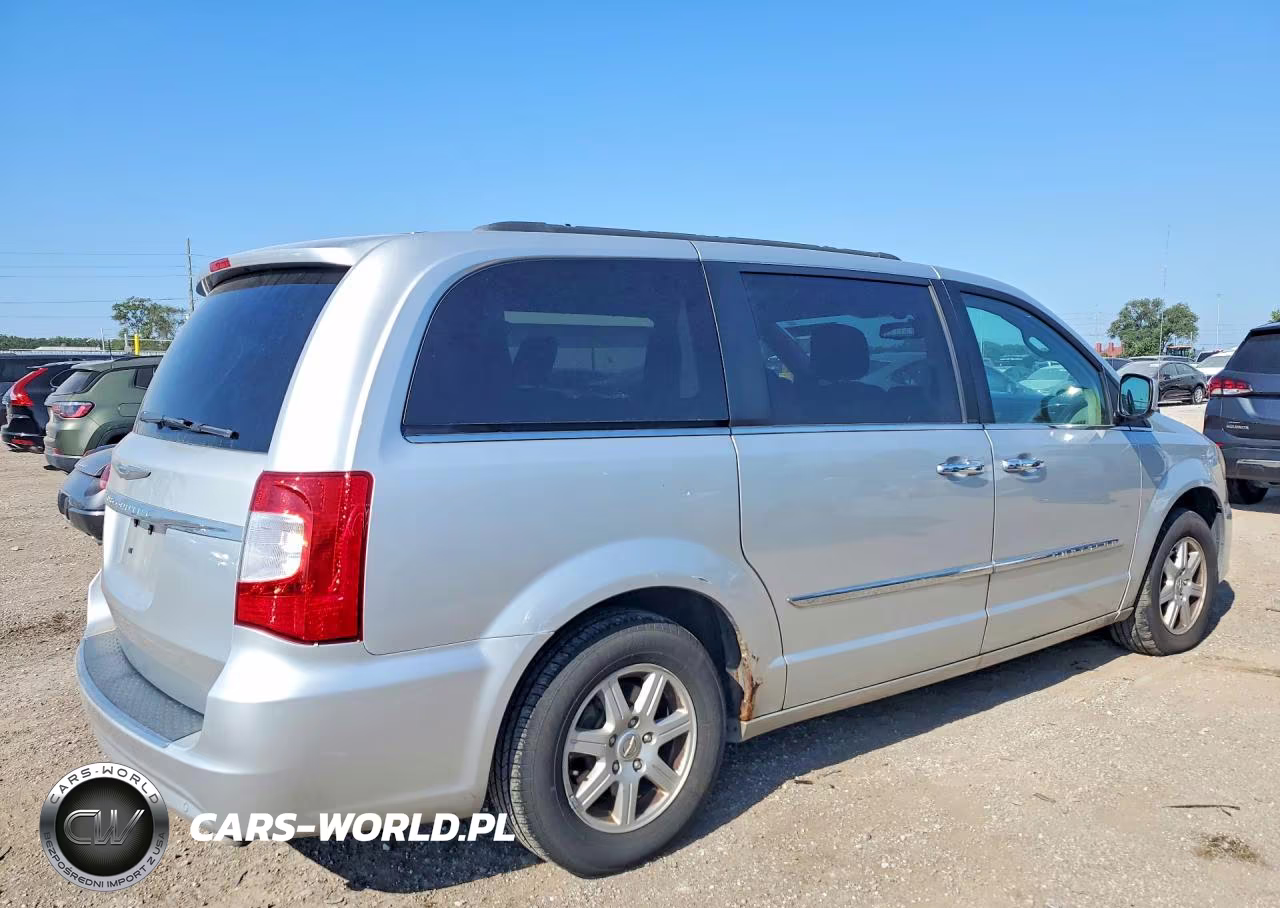 2011 Chrysler Town & Country Touring VIN:2A4RR5DG3BR712345 - 3