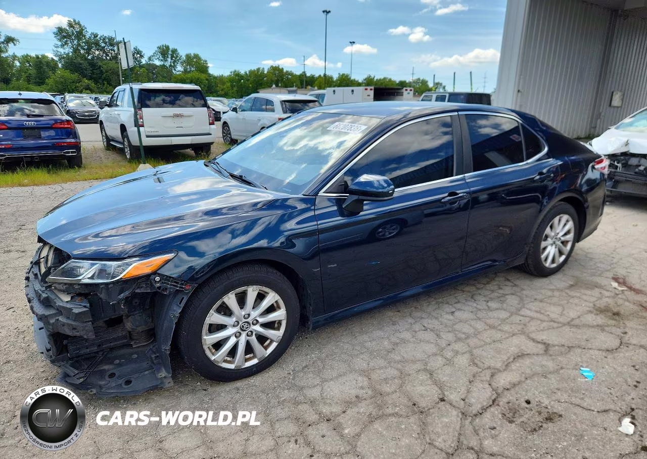 2018 Toyota Camry Le – zdjęcie 1 z 13