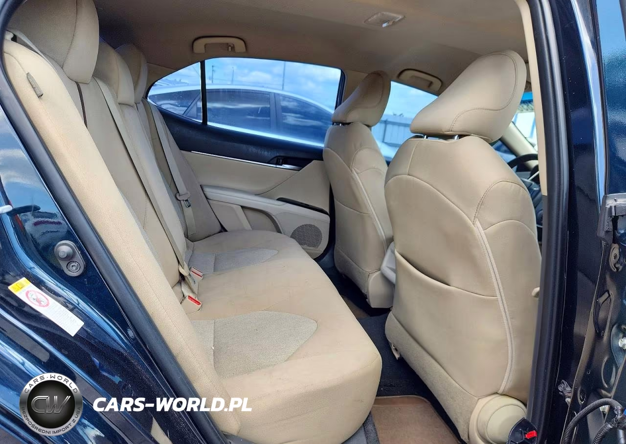 2018 Toyota Camry Le VIN:4T1B11HK8JU515318 - 10