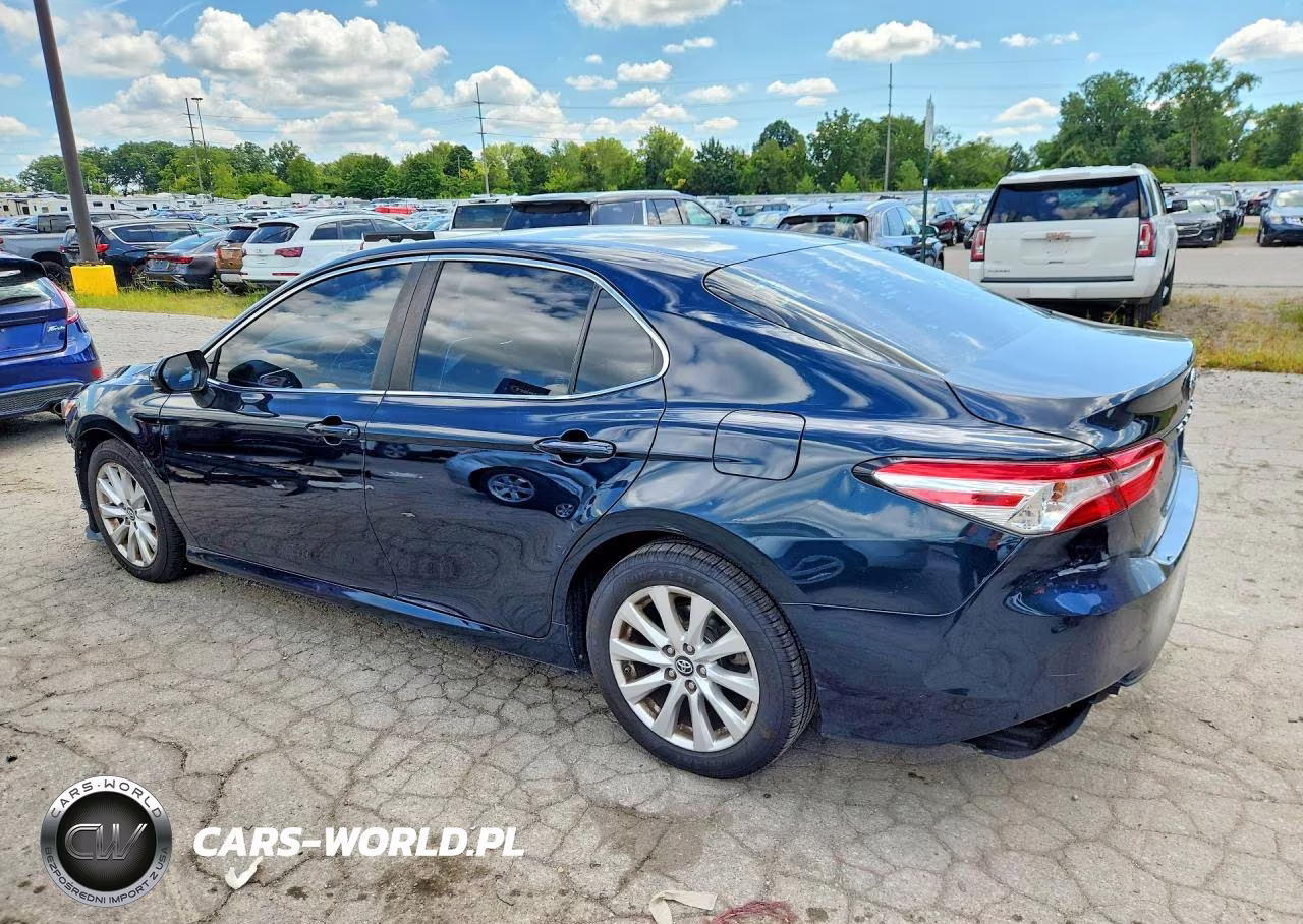 2018 Toyota Camry Le VIN:4T1B11HK8JU515318 - 2