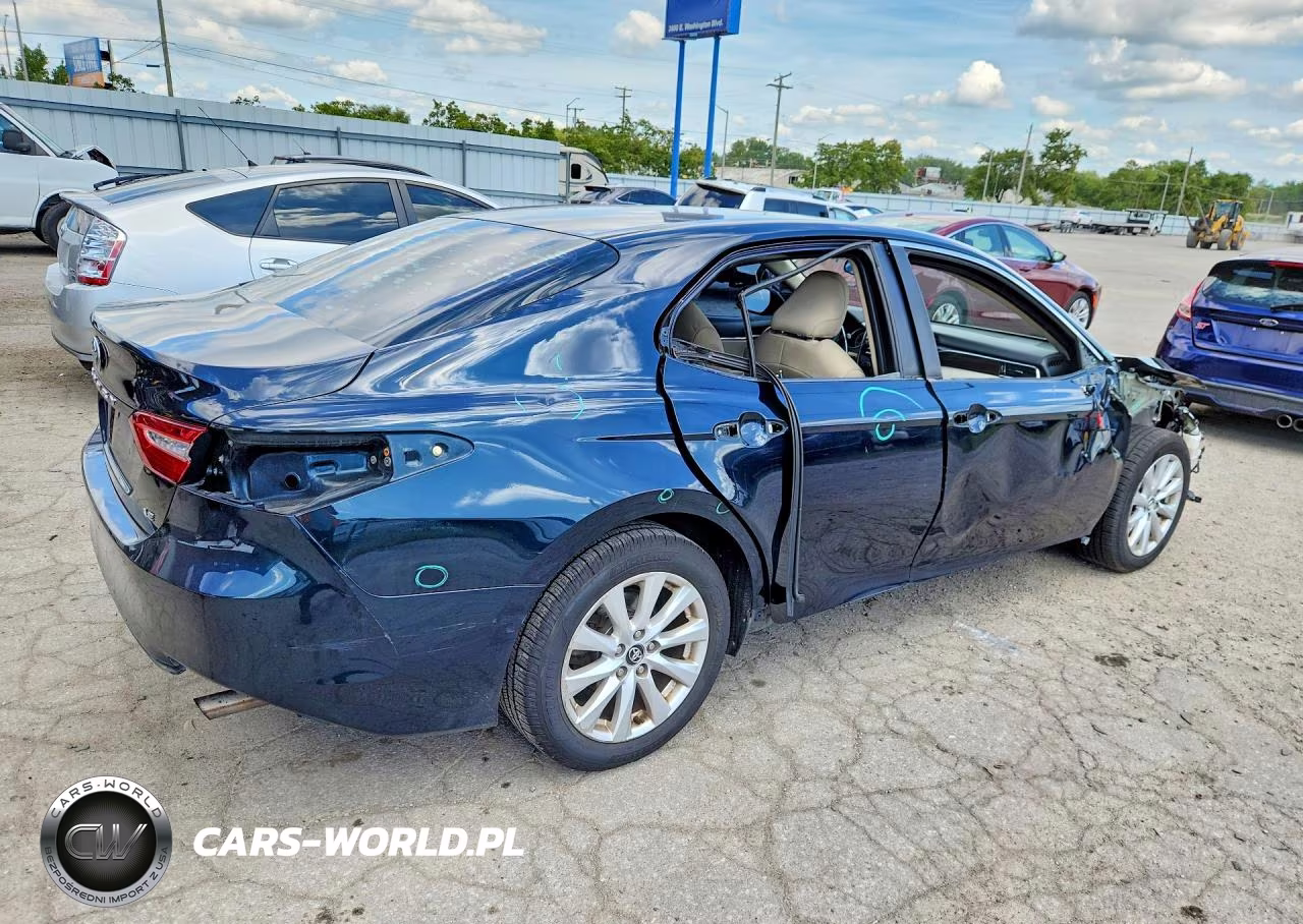 2018 Toyota Camry Le VIN:4T1B11HK8JU515318 - 3