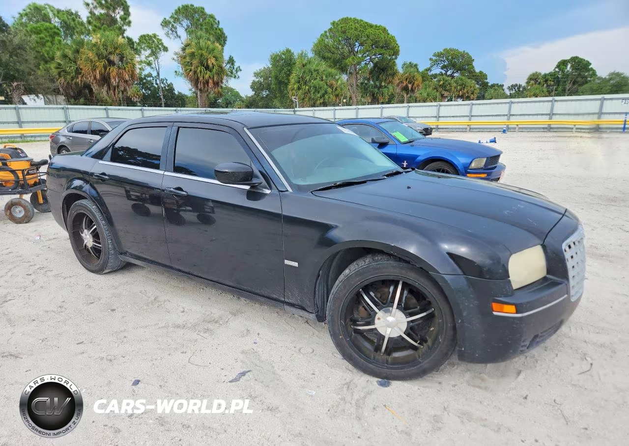 2009 Chrysler 300 Touring VIN:2C3KA53V09H605062 - 4