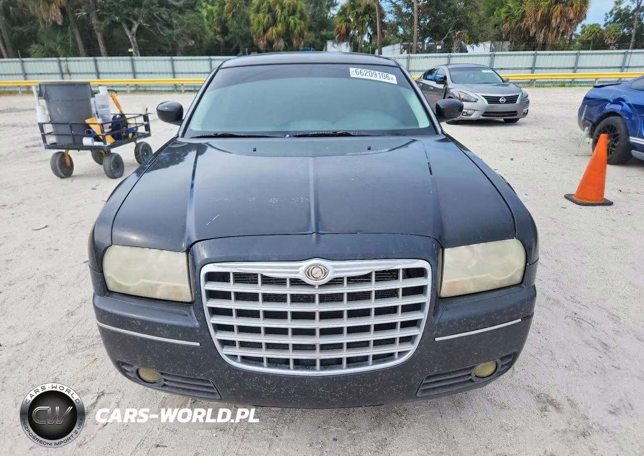 2009 Chrysler 300 Touring VIN:2C3KA53V09H605062 - 5