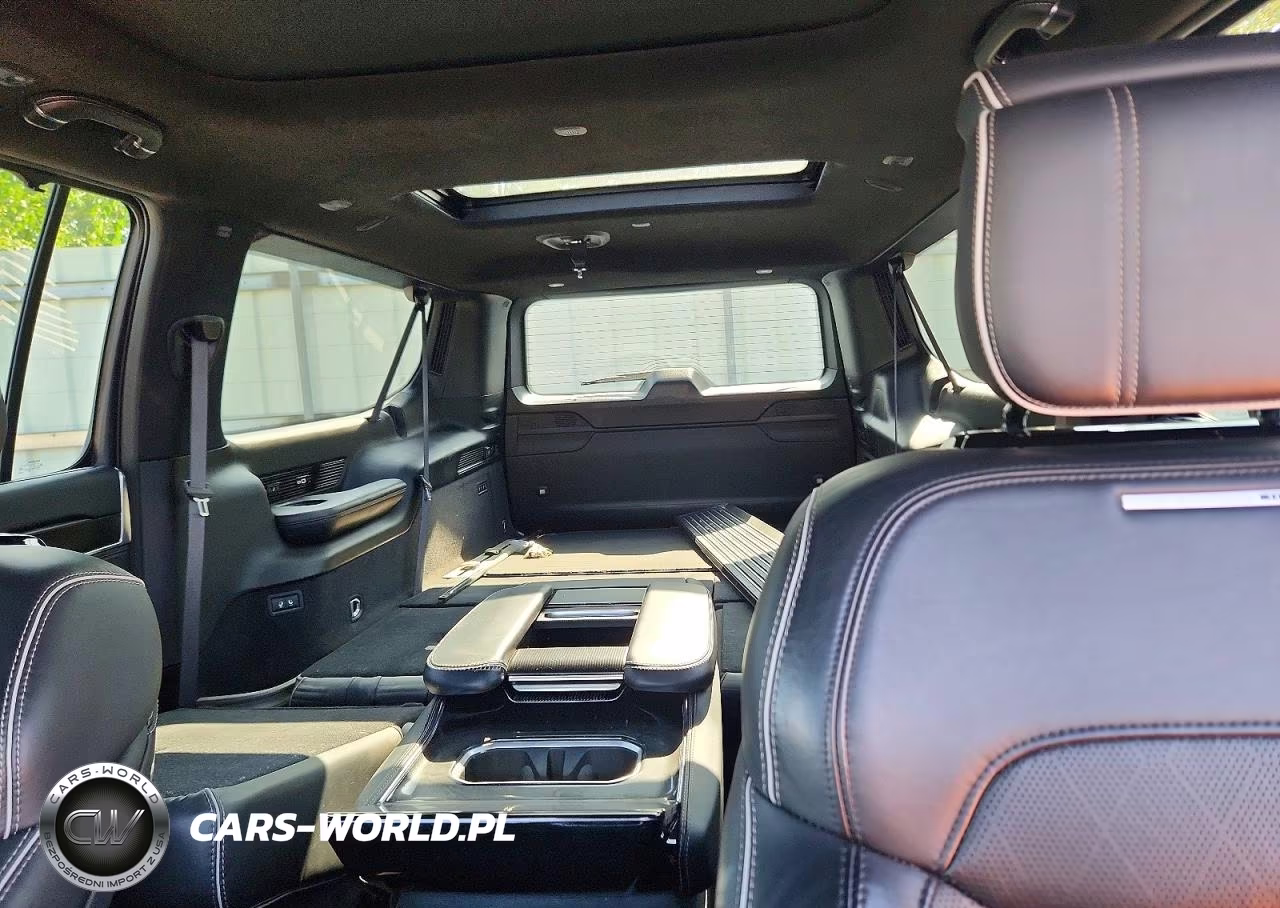2024 Jeep Grand Wagoneer L Series Ii VIN:1C4SJSFPXRS139138 - 10