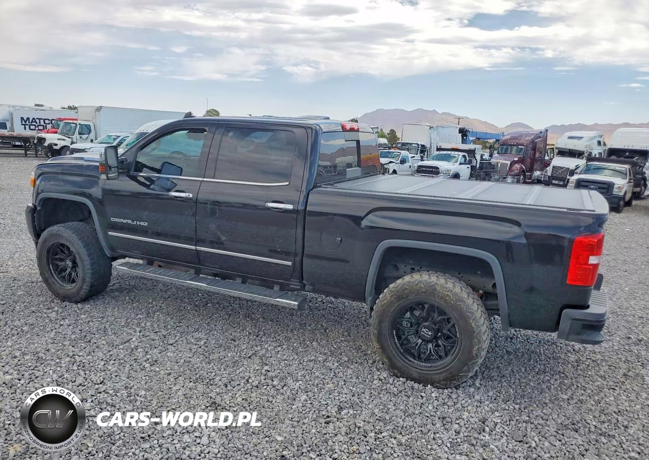 2018 GMC Sierra K2500 Denali VIN:1GT12UEY0JF215896 - 2