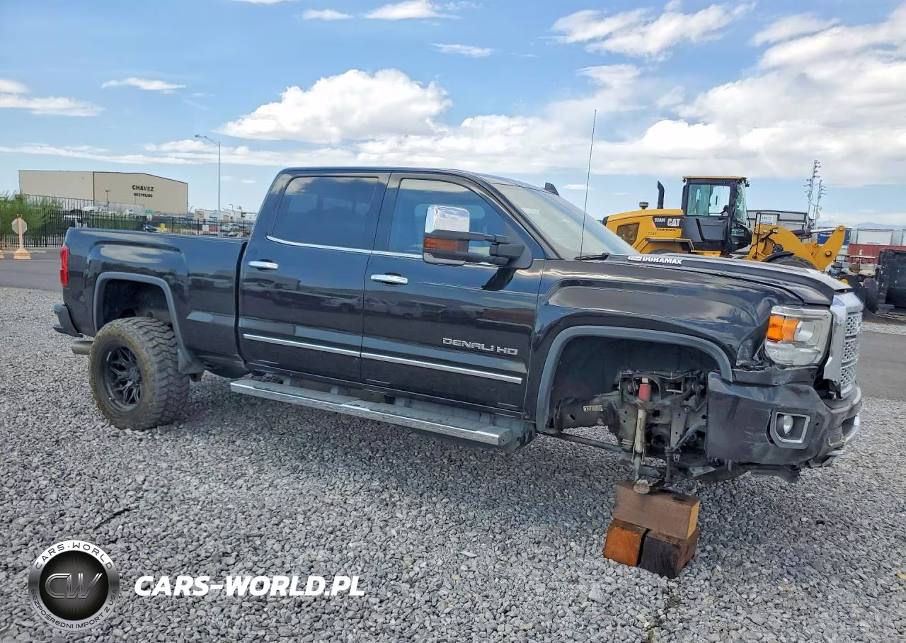 2018 GMC Sierra K2500 Denali VIN:1GT12UEY0JF215896 - 4