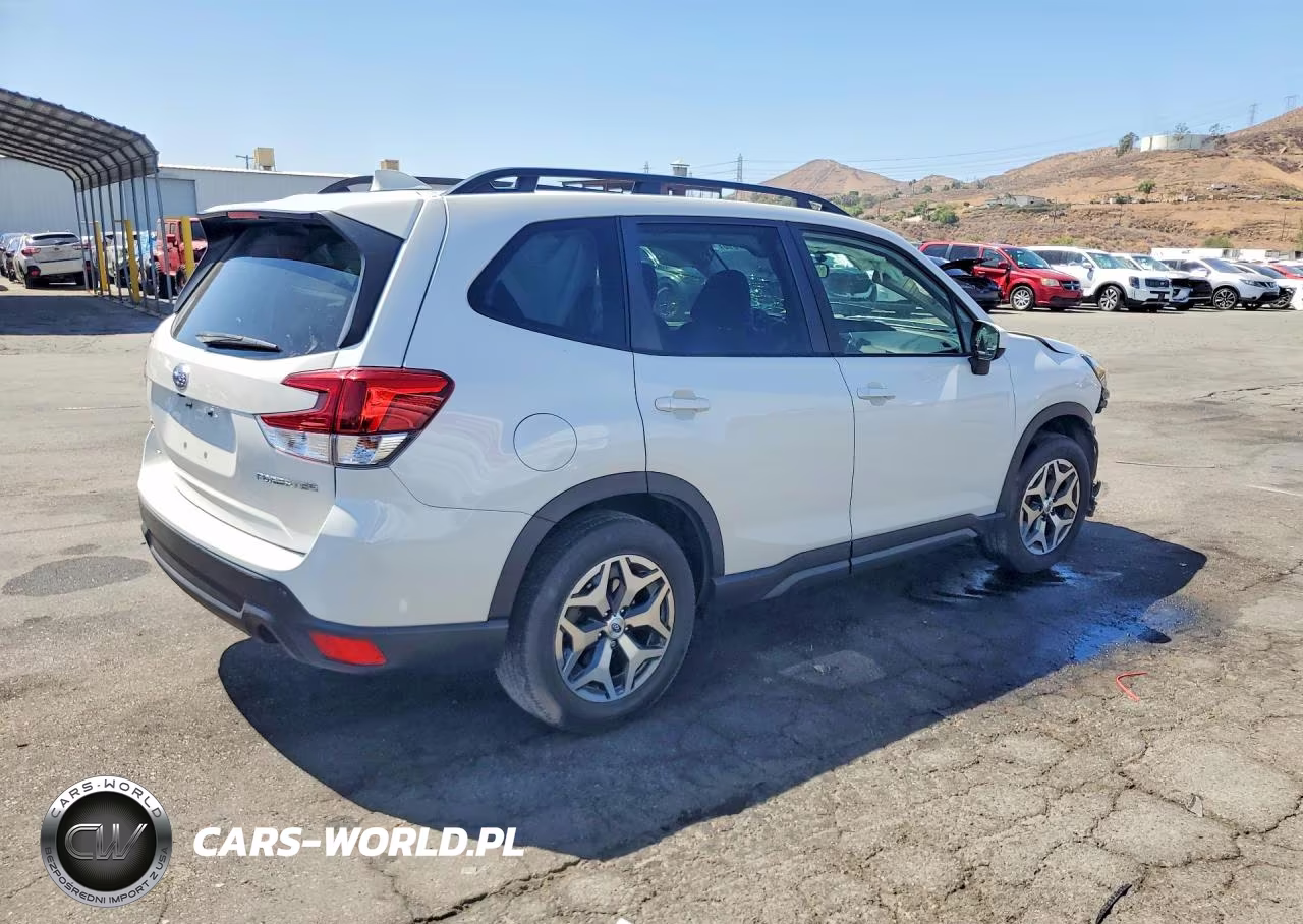 2023 Subaru Forester Premium VIN:JF2SKADC3PH464376 - 3