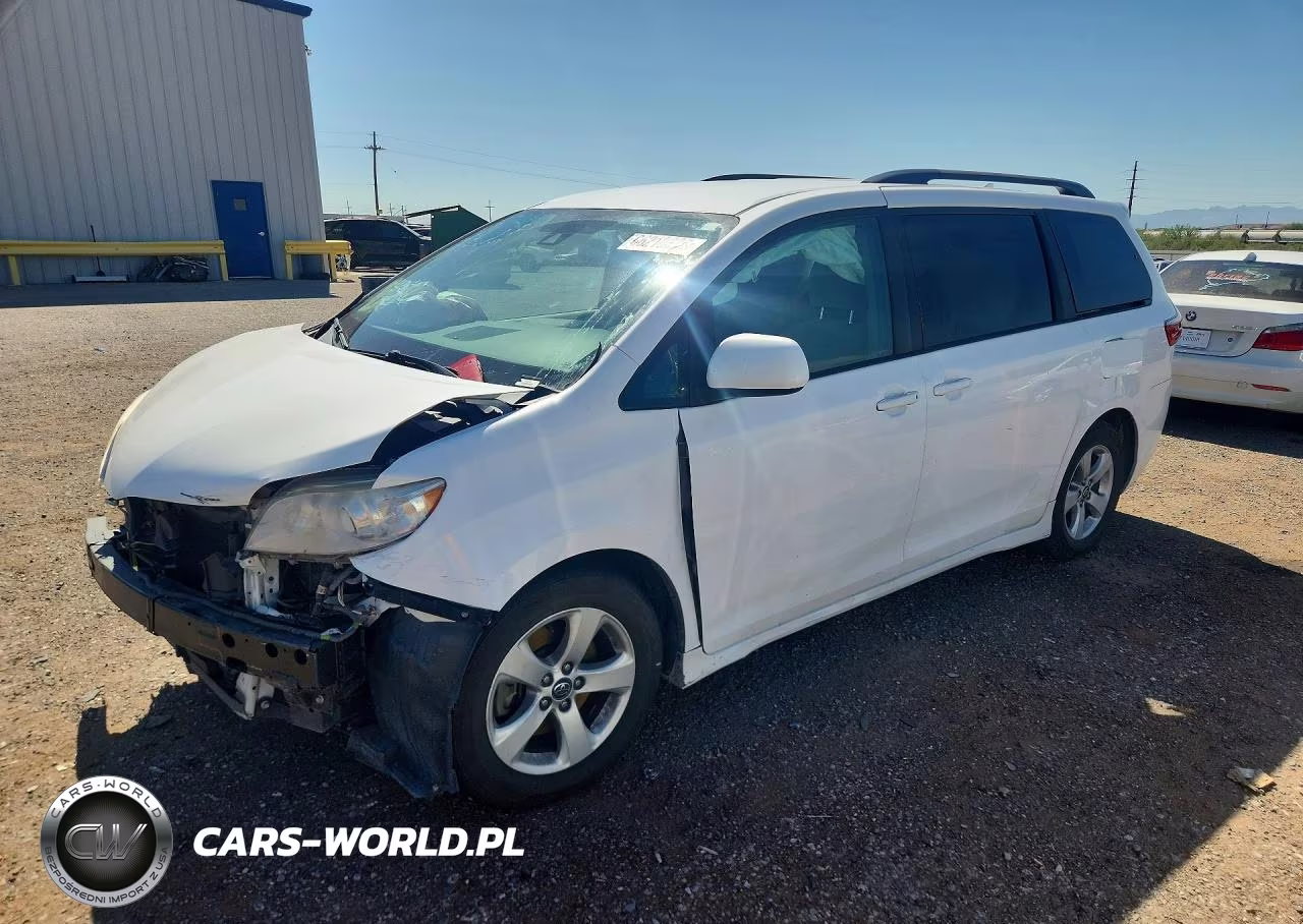 2018 Toyota Sienna Le VIN:5TDKZ3DC3JS925357 - 1
