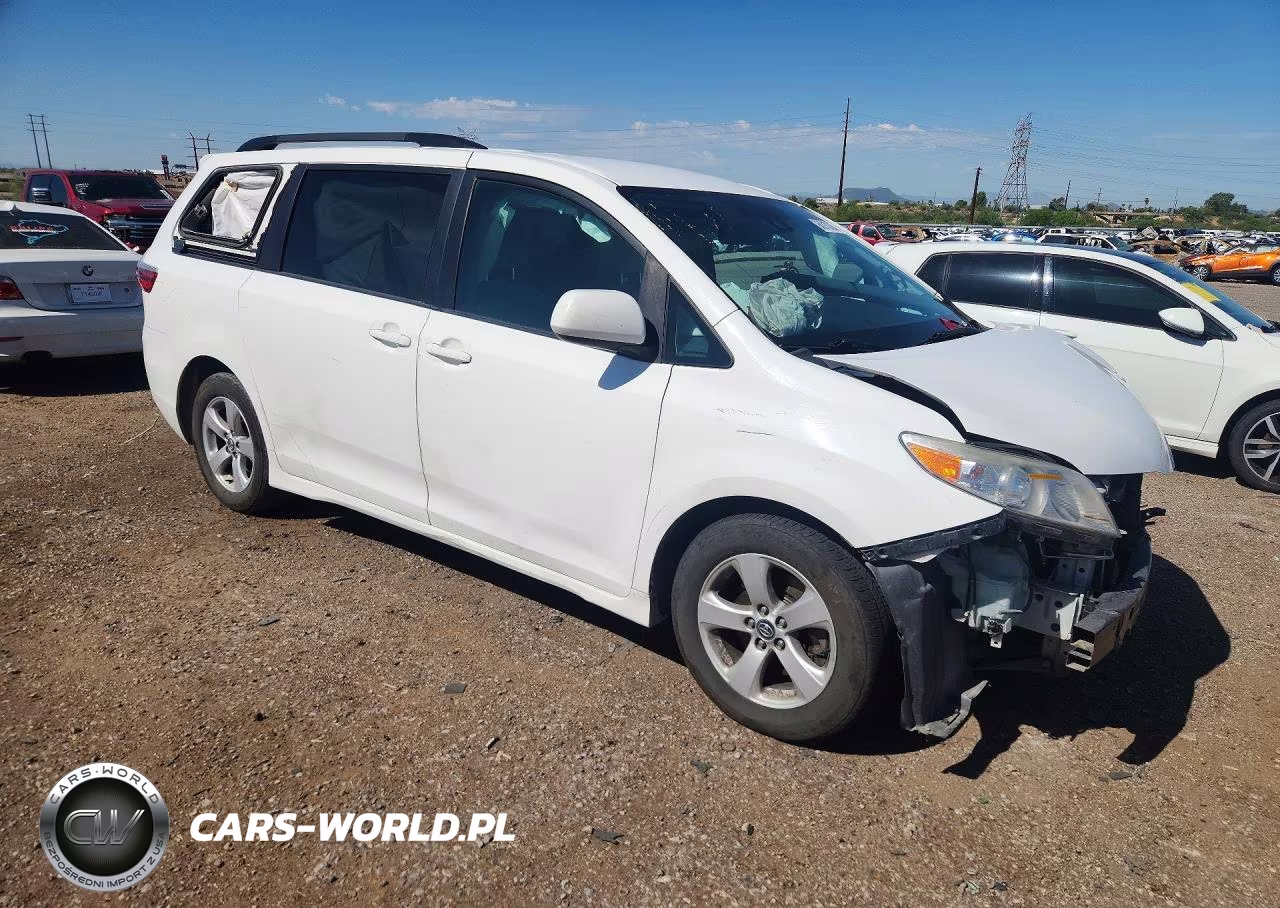 2018 Toyota Sienna Le VIN:5TDKZ3DC3JS925357 - 4