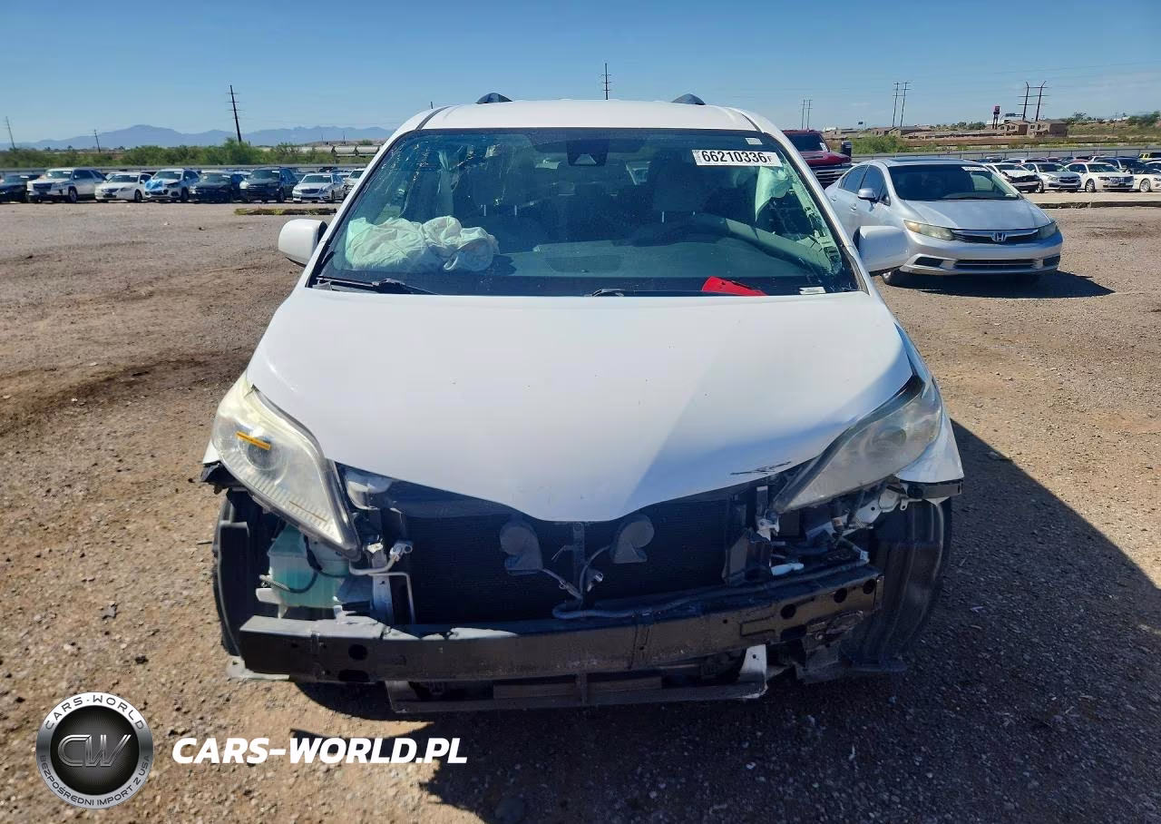 2018 Toyota Sienna Le VIN:5TDKZ3DC3JS925357 - 5