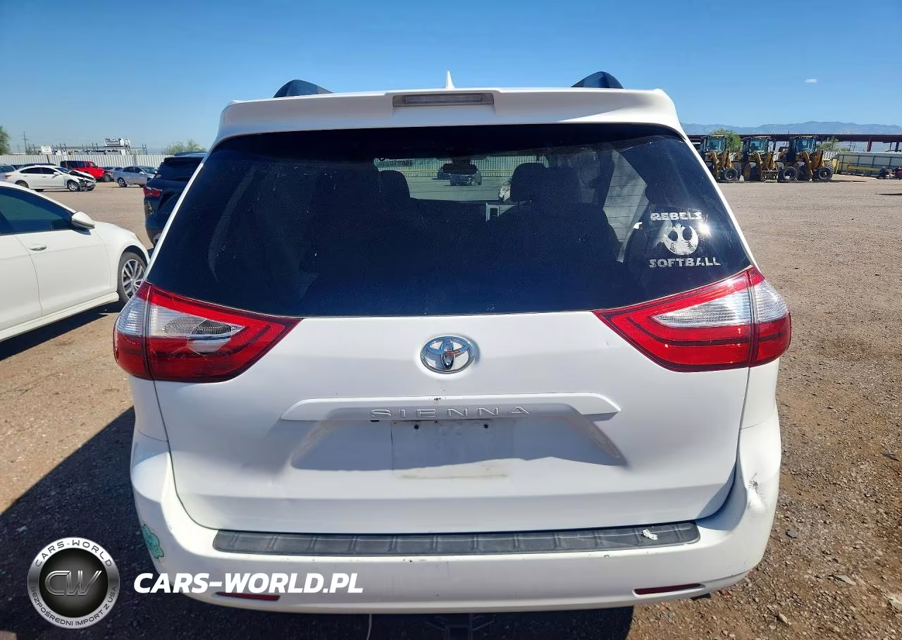 2018 Toyota Sienna Le VIN:5TDKZ3DC3JS925357 - 6