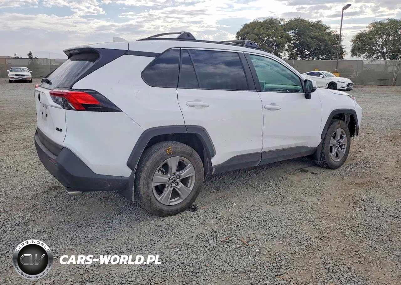 2024 Toyota Rav4 Xle VIN:2T3W1RFV1RW355699 - 3