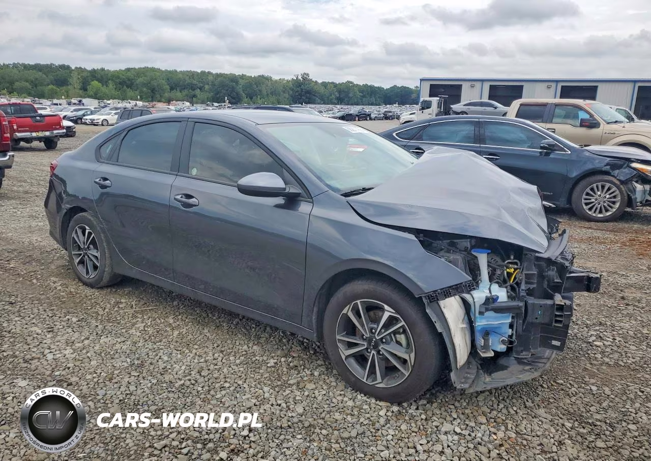 2023 Kia Forte Lxs VIN:3KPF24AD8PE605544 - 4