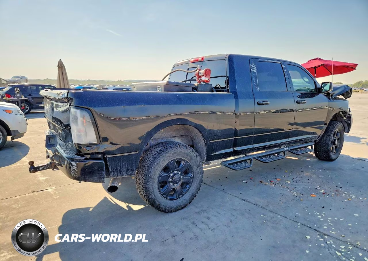 2015 Ram 2500 Laramie VIN:3C6UR5NL2FG529338 - 3