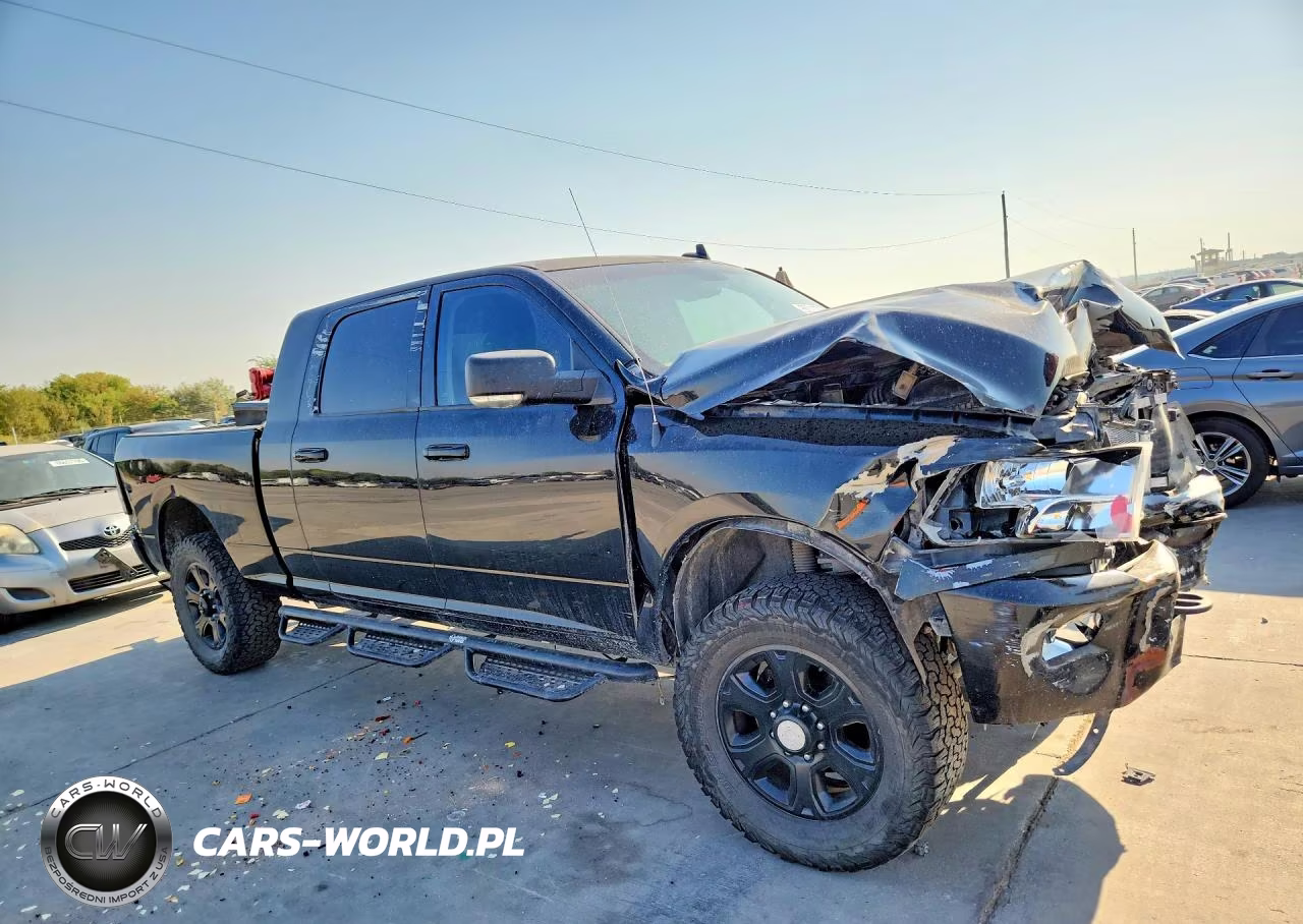 2015 Ram 2500 Laramie VIN:3C6UR5NL2FG529338 - 4