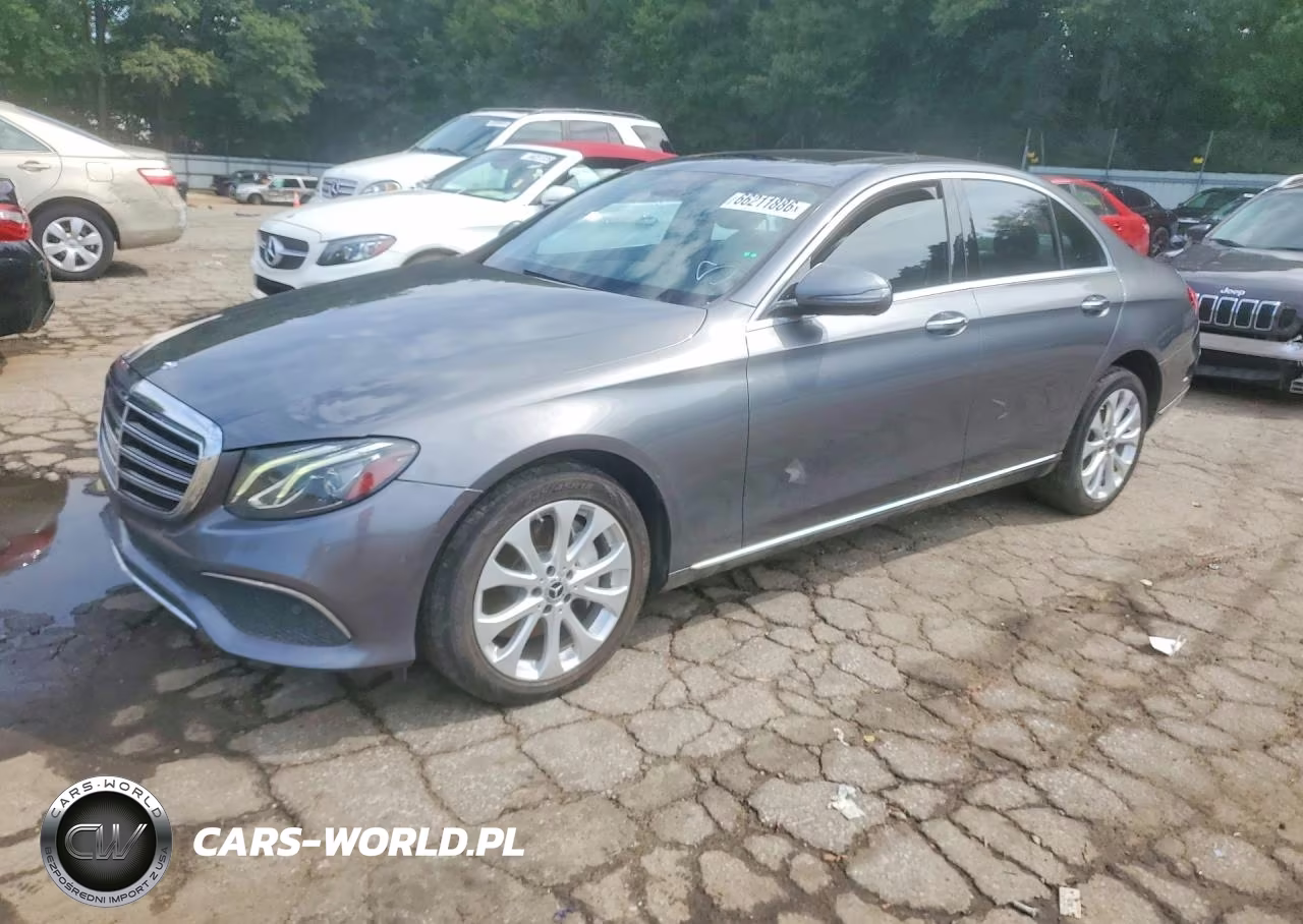 2017 Mercedes-Benz E 300 – zdjęcie 1 z 12