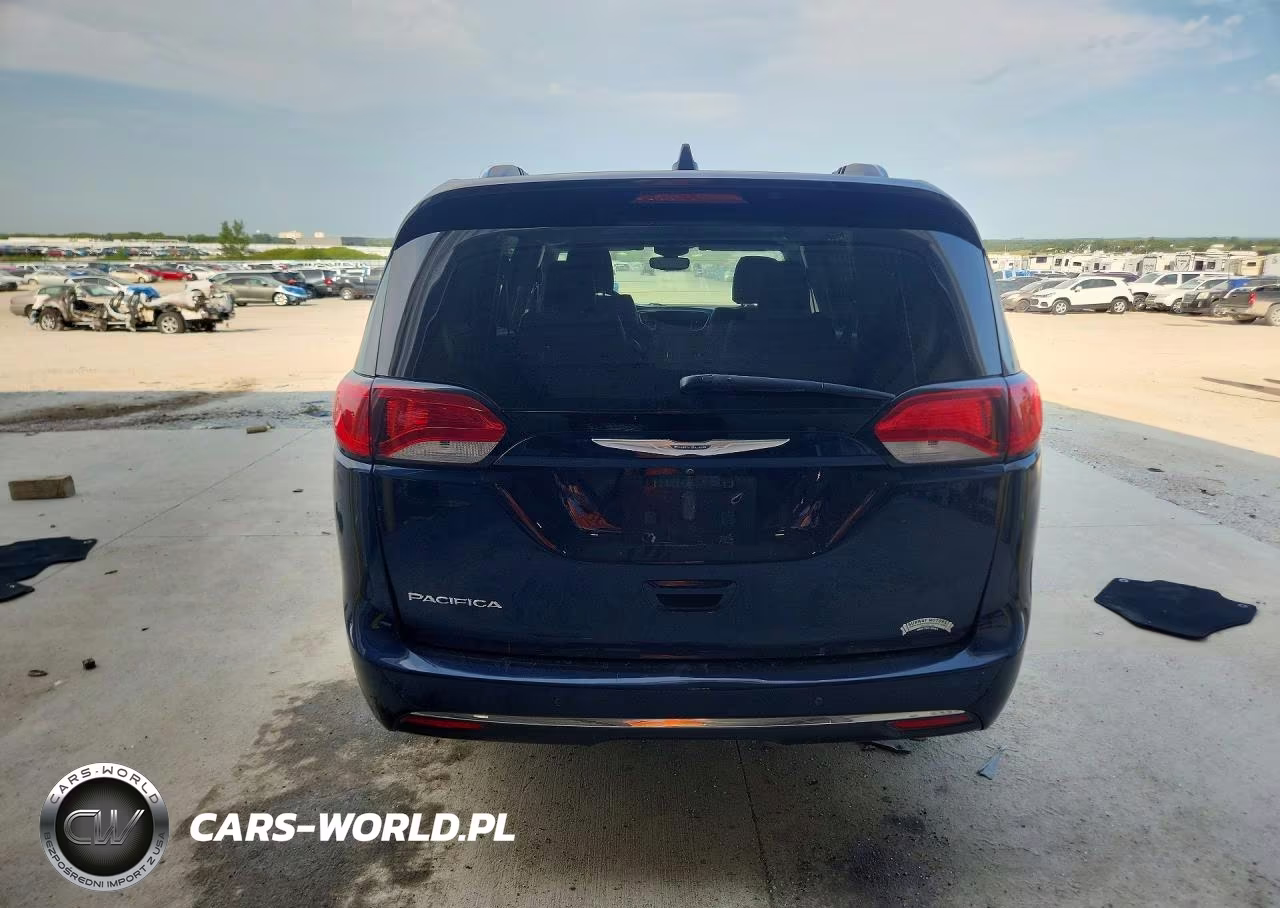 2018 Chrysler Pacifica Touring L Plus VIN:2C4RC1EG2JR254097 - 6