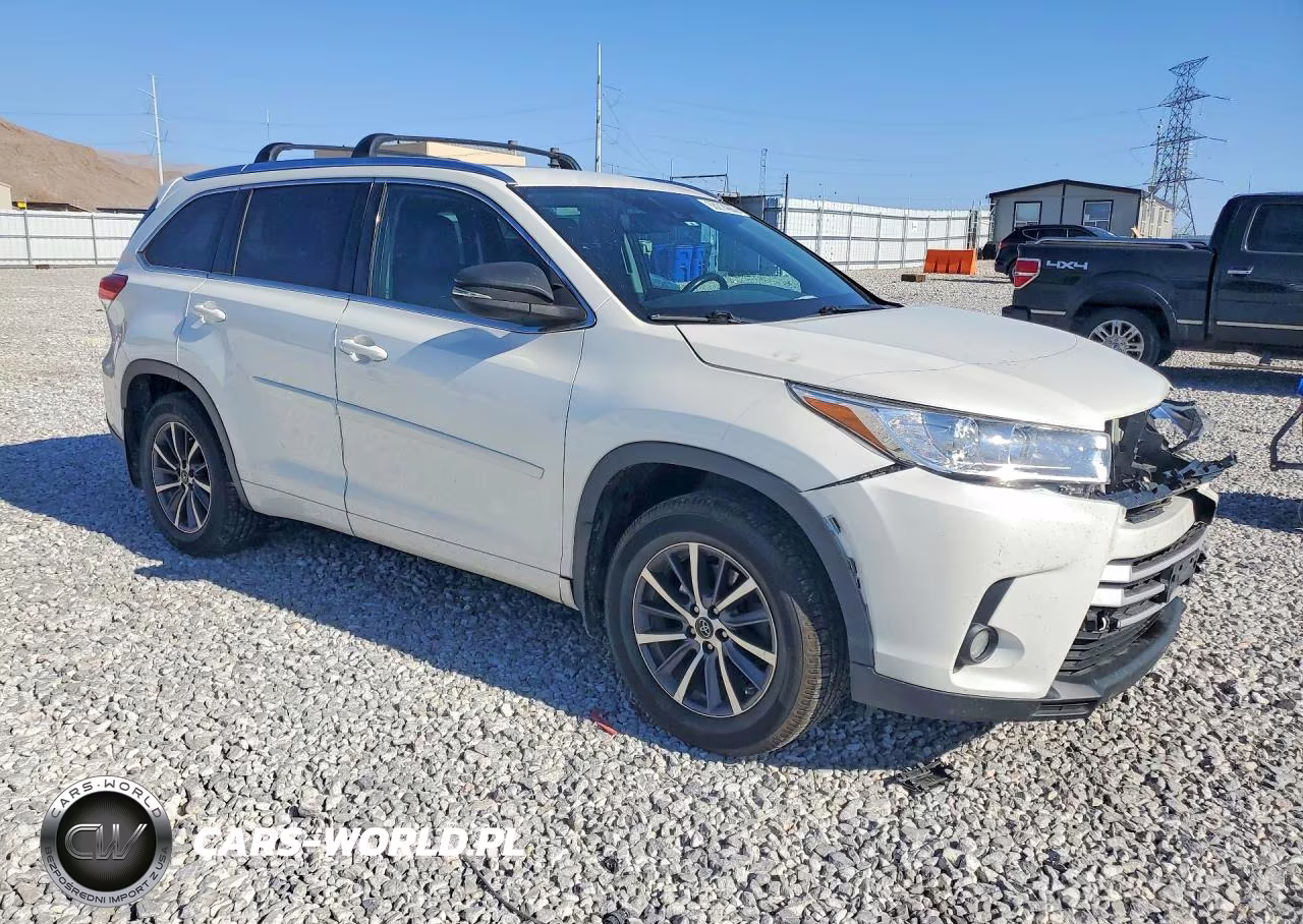 2018 Toyota Highlander Xle VIN:5TDJZRFHXJS814134 - 4